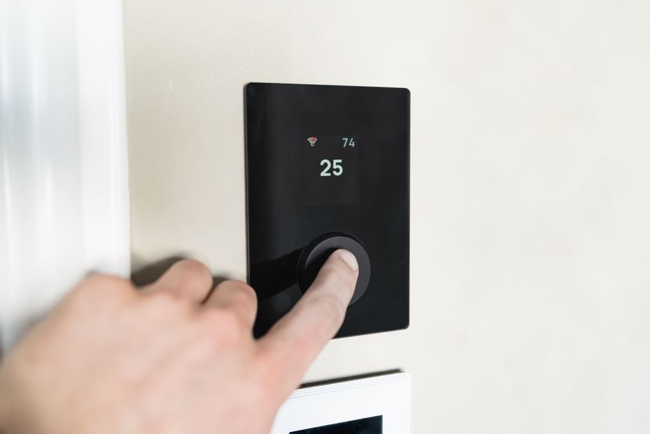 Adjusting a smart home thermostat for heating