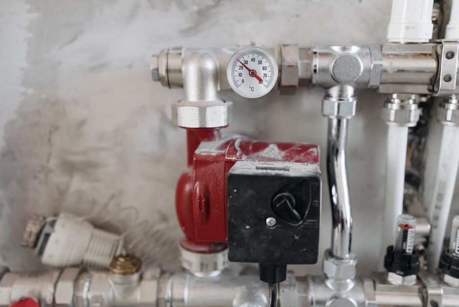 HVAC manifold gauge used for heat pump diagnostics